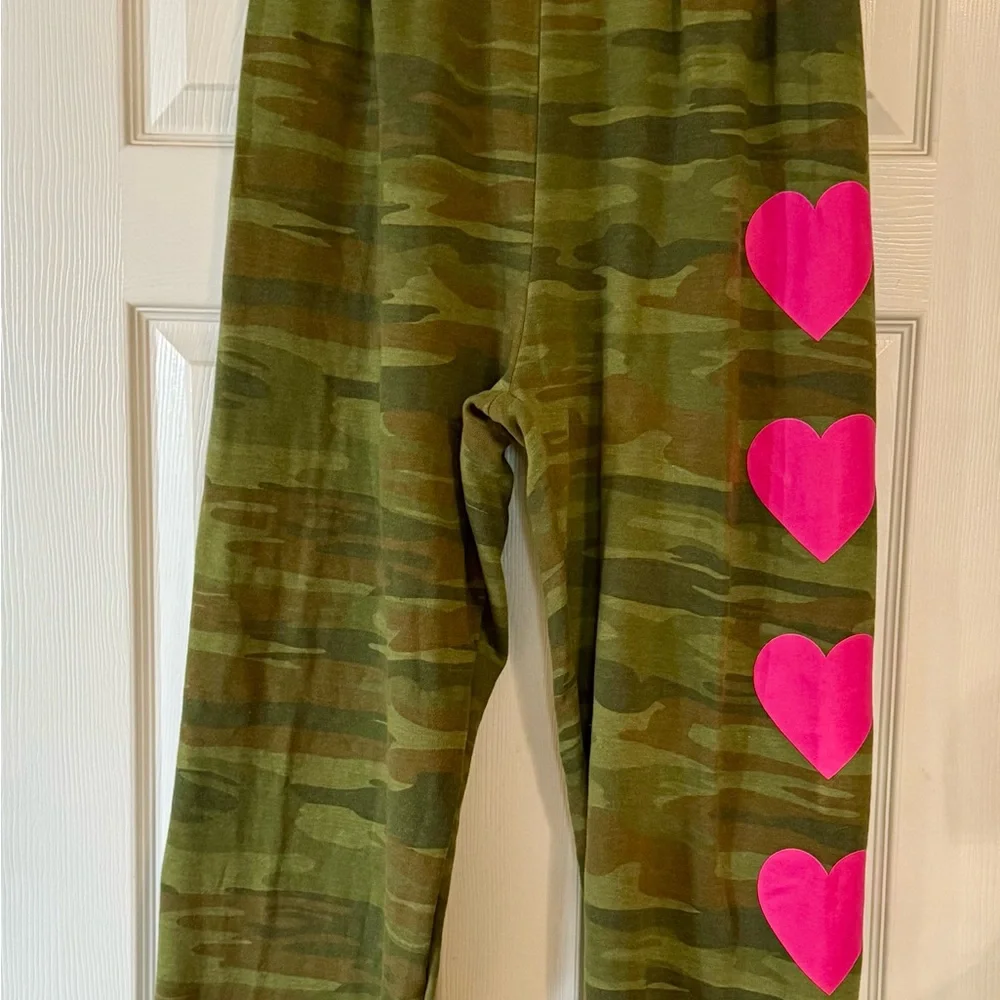 NWT Aviator Nation W SZ L.  Camo and heart sweat pants ❤️ Sold out everywhere. - Picture 6 of 7